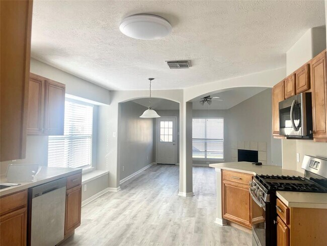 Building Photo - 19230 Lakota Dr
