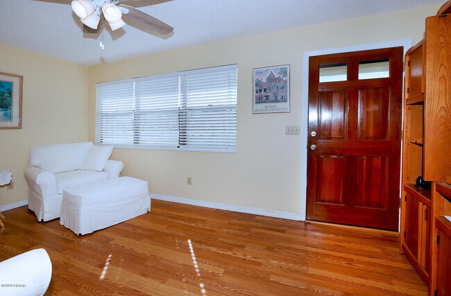 Building Photo - 103 Cardinal Dr