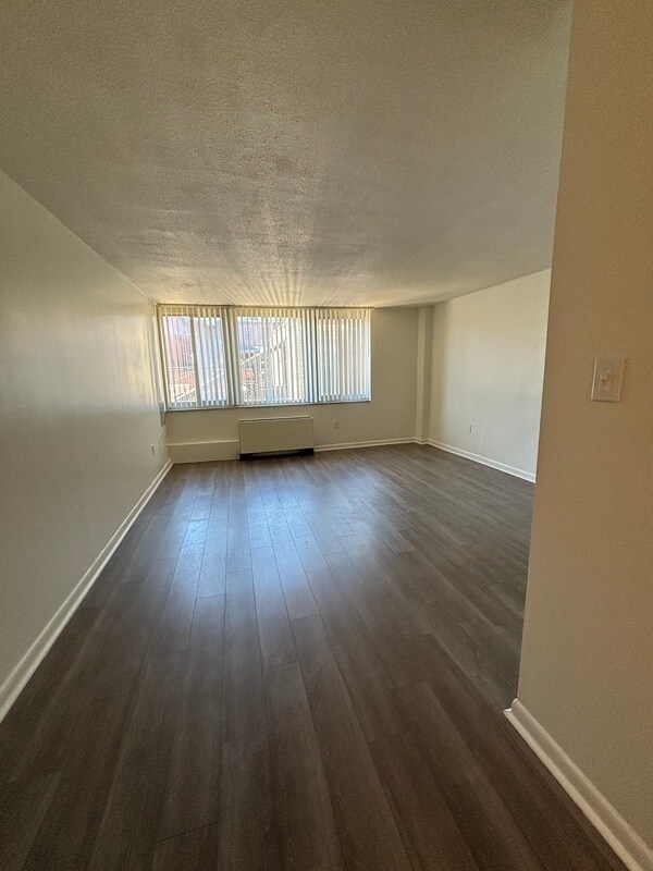 Foto del edificio - 311 W Franklin St
