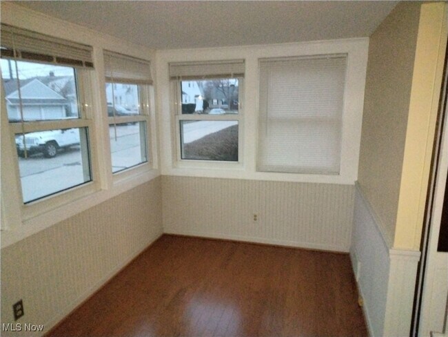 Foto del edificio - 7608 Ridgefield Ave