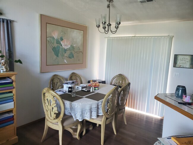 Foto del edificio - 2326 E South Riverton Ave
