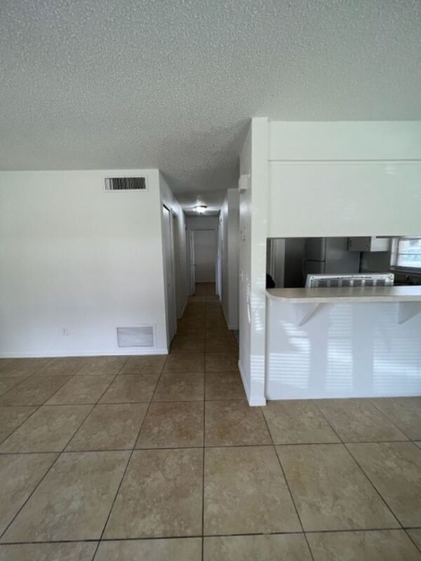 Foto del edificio - 1288 Cloverlawn Ave
