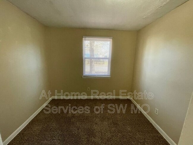 Building Photo - 739 S Douglas Ave