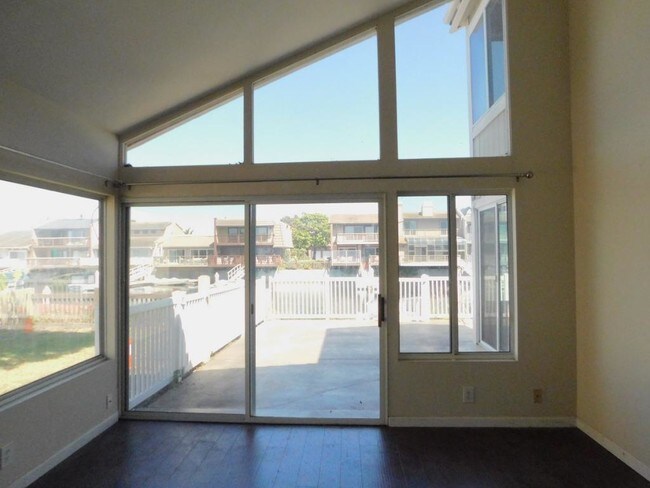 Building Photo - 2300 Kingsbridge Lane