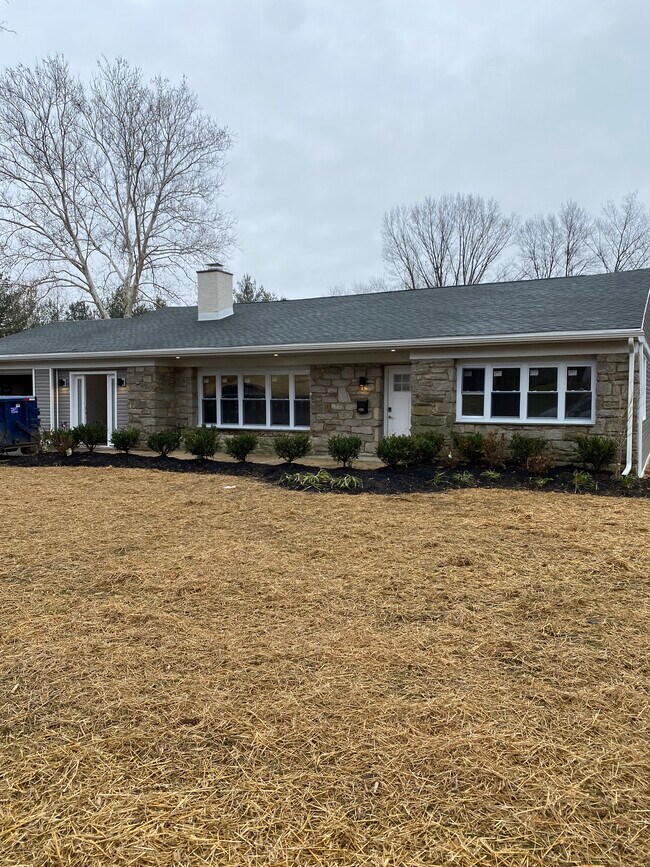Building Photo - 2158 Brookthorpe Cir