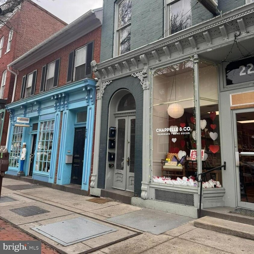 Primary Photo - 221 N Market St