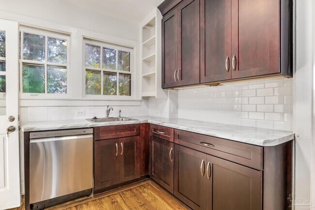 Foto del edificio - 1515 E Lakeview Ave