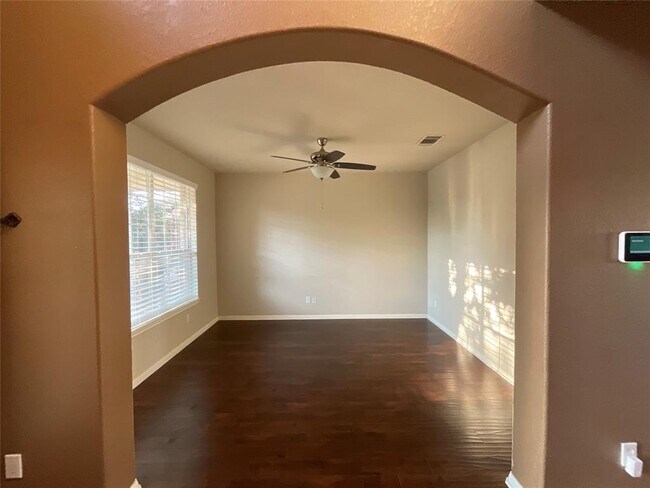 Foto del edificio - 4427 Meadowside Ln