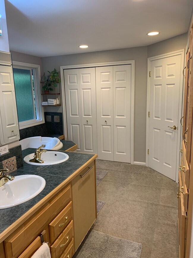 Building Photo - $3500.00 3 Bedroom 3 Bath Modern Style Hom...