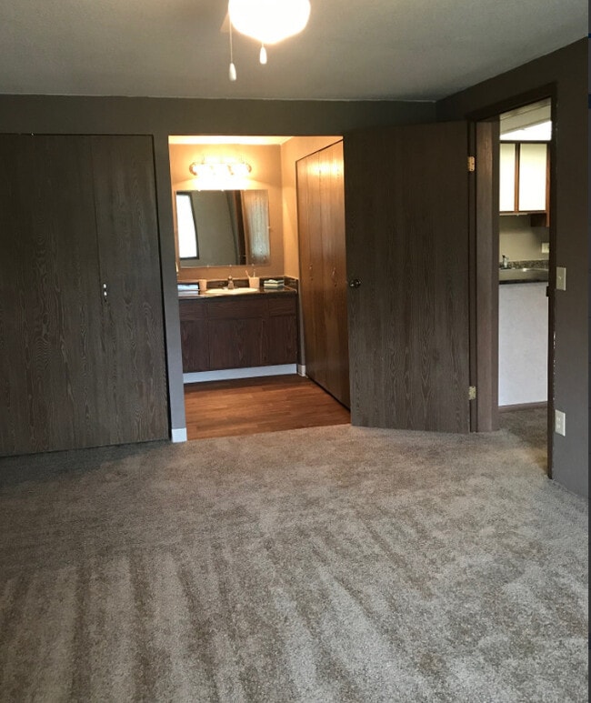 Building Photo - Heathmoore