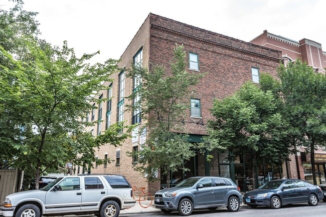 Building Photo - 3107 N Sheffield Ave