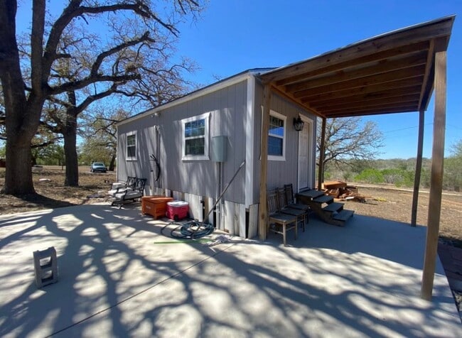 Building Photo - 685 Englehart