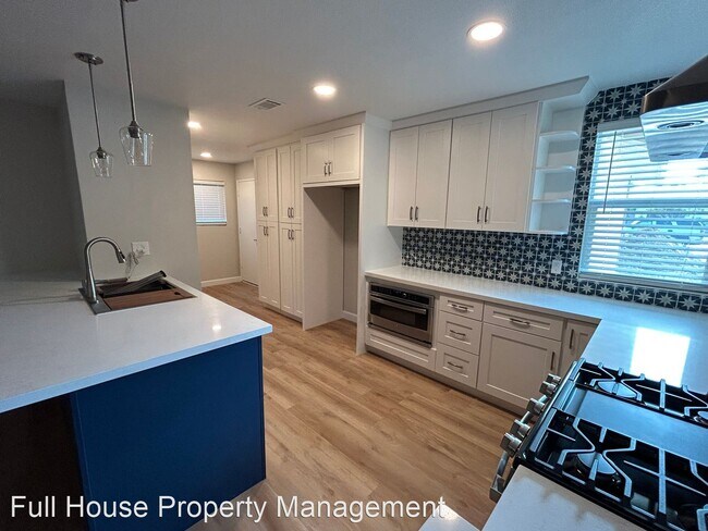 Building Photo - 3 br, 3 bath House - 1031 Greenfield