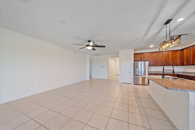 Building Photo - Annual 4 bed/2 bath Single Family Home