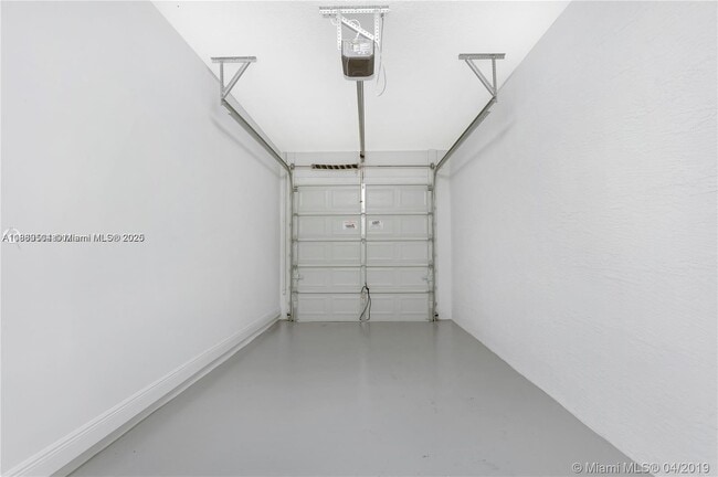 Foto del edificio - 20901 NW 1st Dr