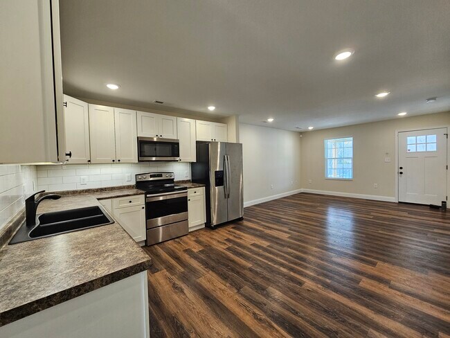 Cocina y sala de estar - 519 Hendrickson St