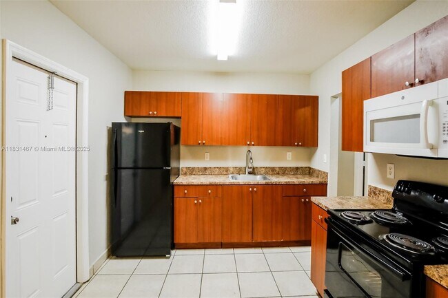 Foto del edificio - 325 NW 190th St