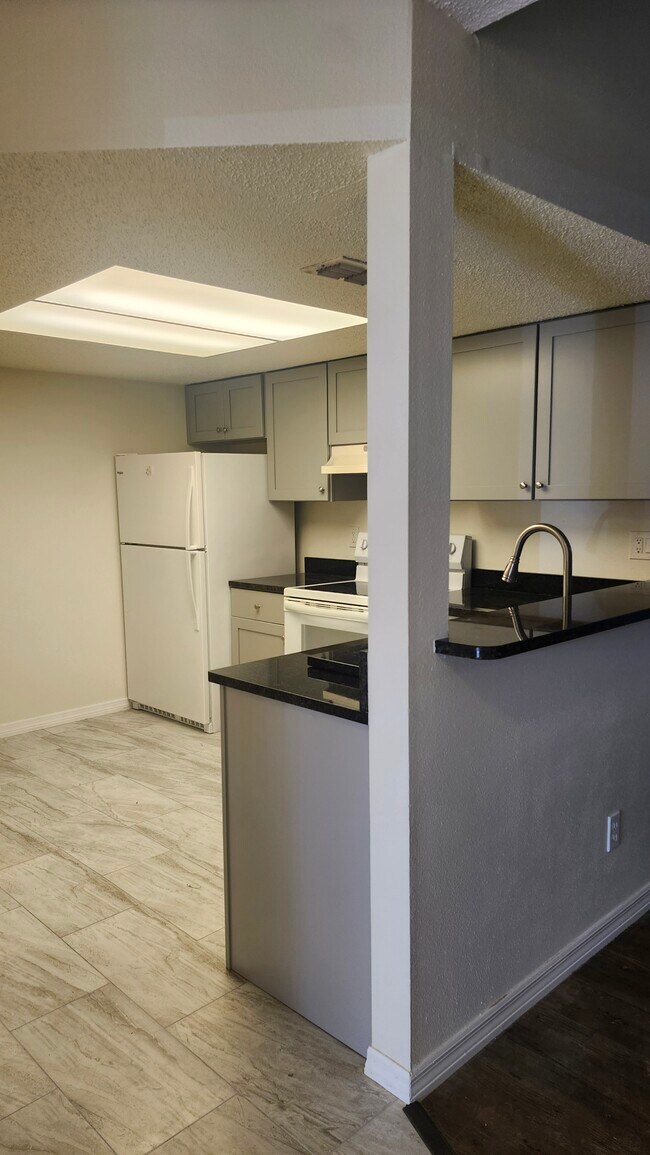 Foto del edificio - 7413 Mead Dr