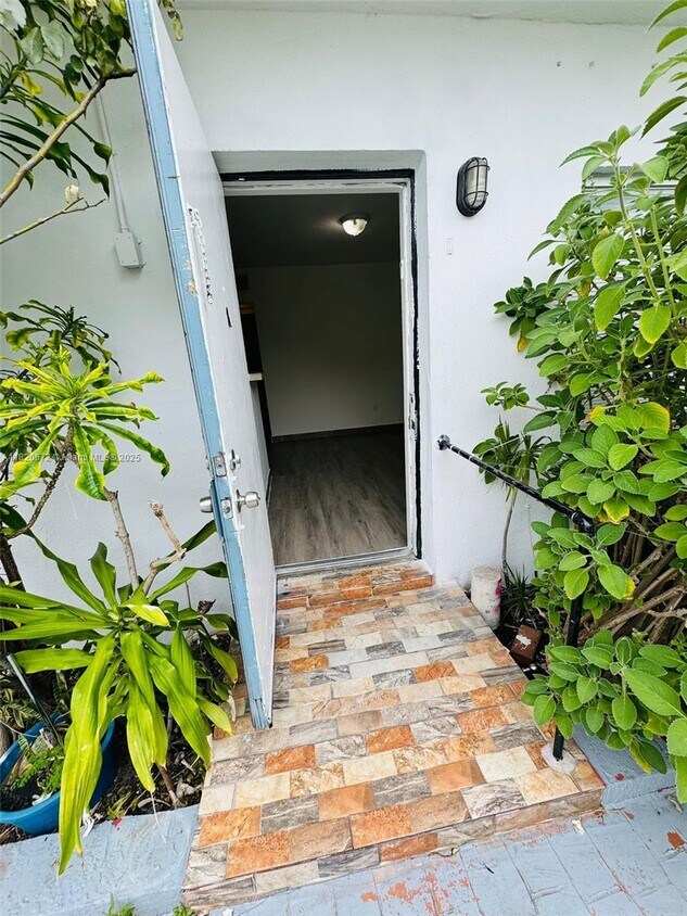 Foto principal - 2900 W Flagler St