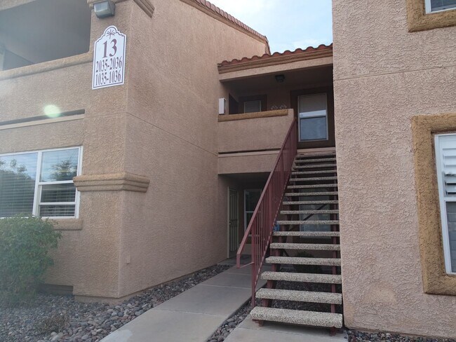 Foto del edificio - Well Cared For 1 Bed, 1 Bath 2nd Floor West Side Condo