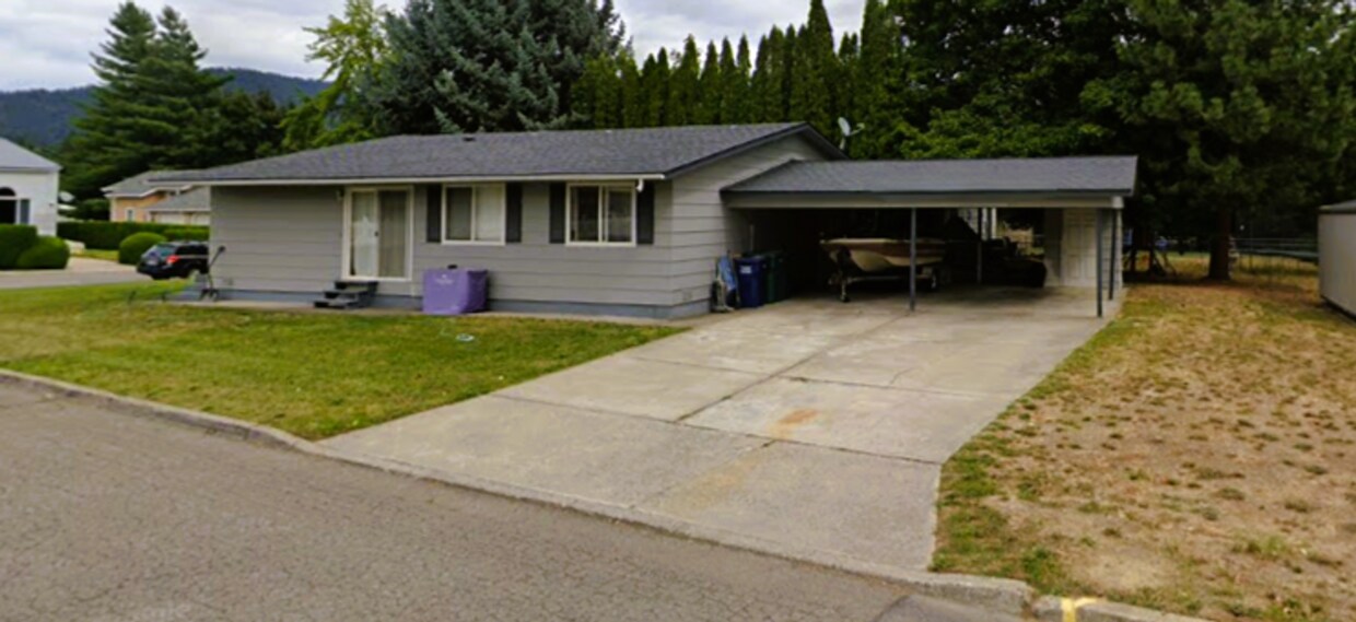 Building Photo - 1402 E Randle Ave