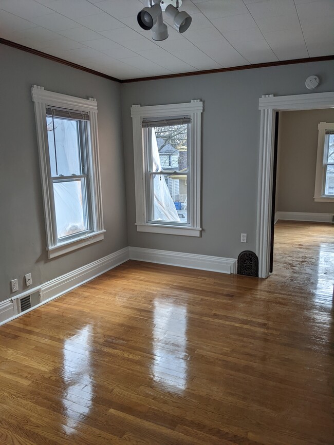 Upstairs living room - 75 Amherst St