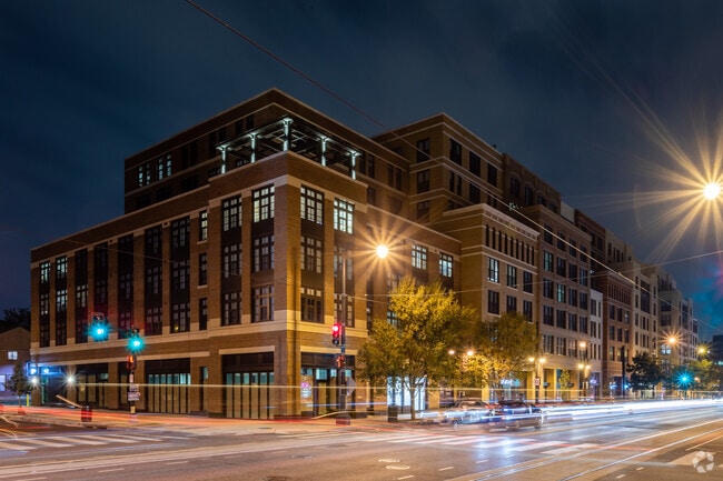 Building Photo - Avec on H Street