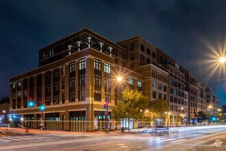 Building Photo - Avec on H Street