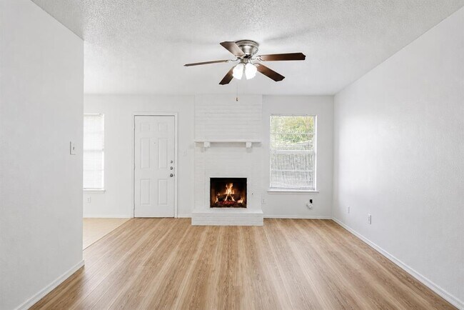 Foto del edificio - 2412 Burleson Ct