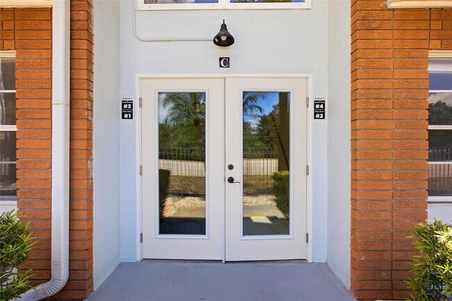 Foto del edificio - 22333 Edgewater Dr
