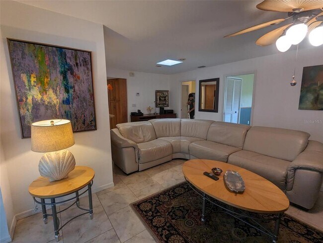 Building Photo - 5409 Palm Aire Dr