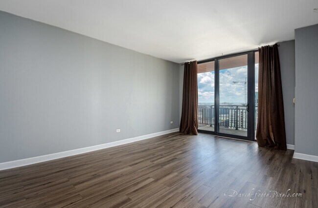 Foto del edificio - 330 N Jefferson St