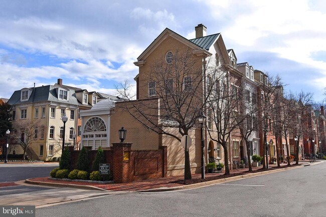 Building Photo - 700 S Union St