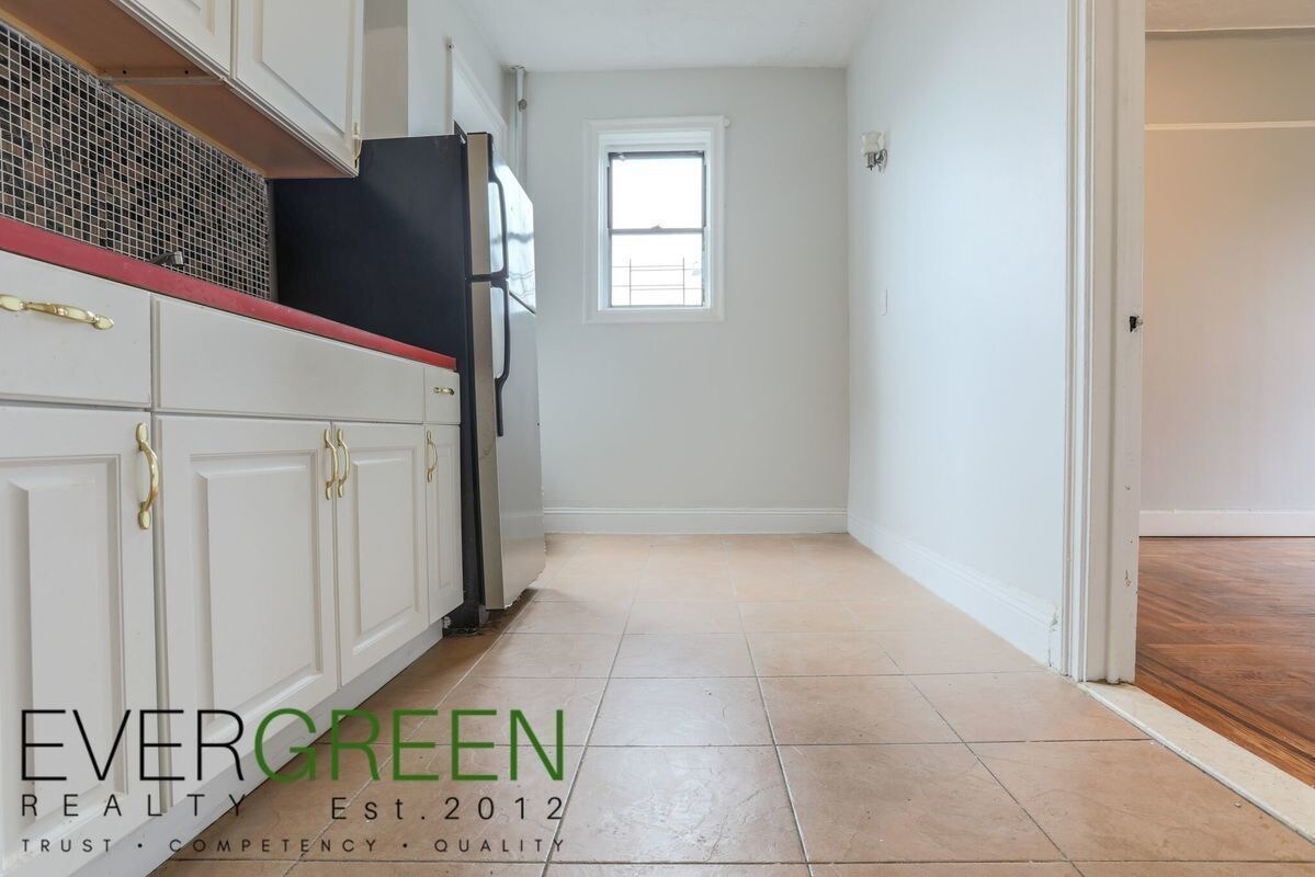Foto principal - 874 Greene Ave