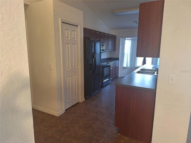 Foto del edificio - 622 Tamarin Ln