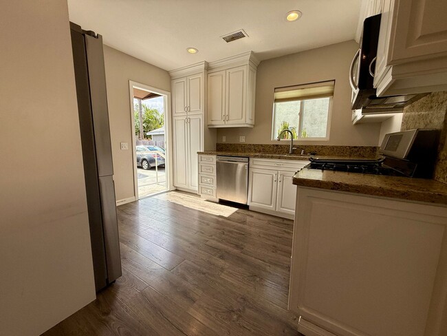 Building Photo - Cottage Home in Normal Heights! Convenient...
