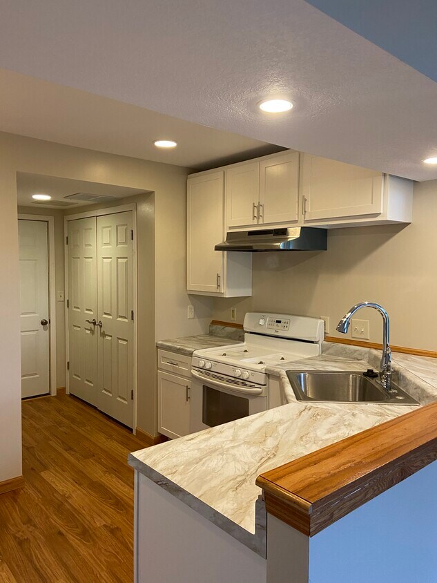 1101 Eisenhower Dr, Pekin, IL 61554 Townhome Rentals in Pekin IL