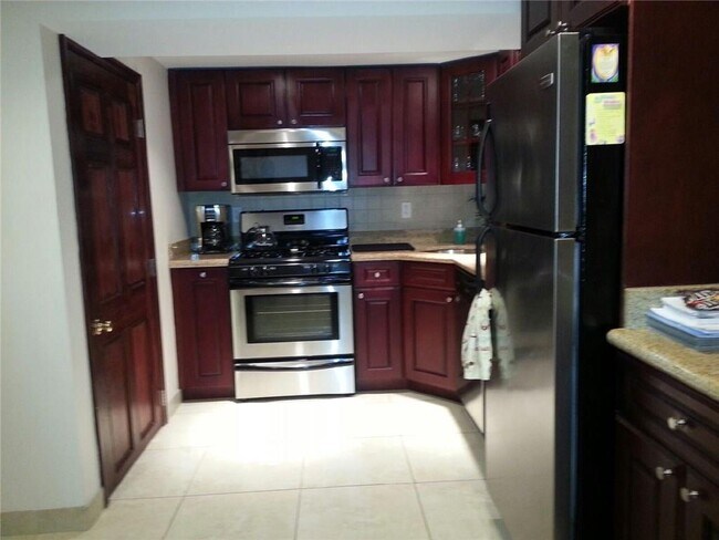 Foto del edificio - 6811-6816 16th Ave