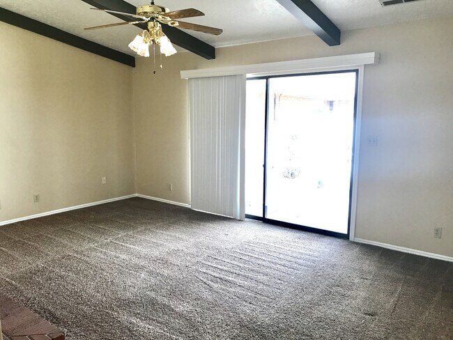 Building Photo - Snow Park Townhome