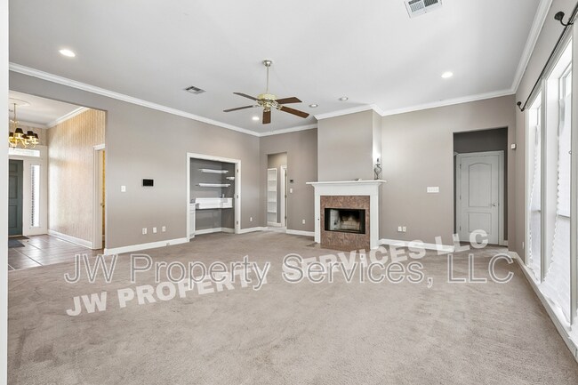 Building Photo - 1208 Lake Frances Dr