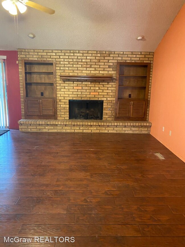 Building Photo - 3 br, 2 bath House - 4520 W. Tacoma Street