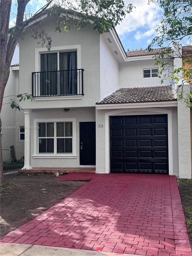 Primary Photo - 820 SW 6th Ct