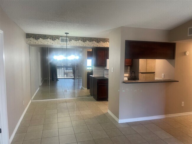 Foto del edificio - 17331 Red Oak Dr