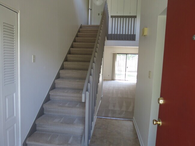Building Photo - 1091 Sycamore Ave