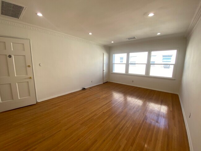 Foto del edificio - 331 N Gardner St
