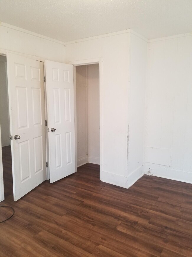 Building Photo - 1806 Plank Rd