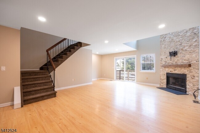 Foto del edificio - 7 Lake Ct