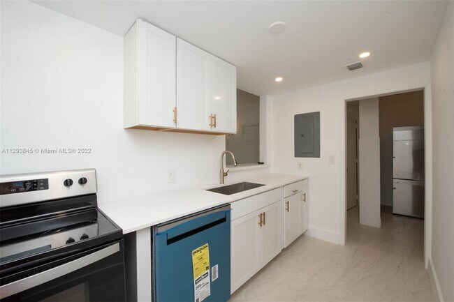 Building Photo - 925 Lenox Ave.