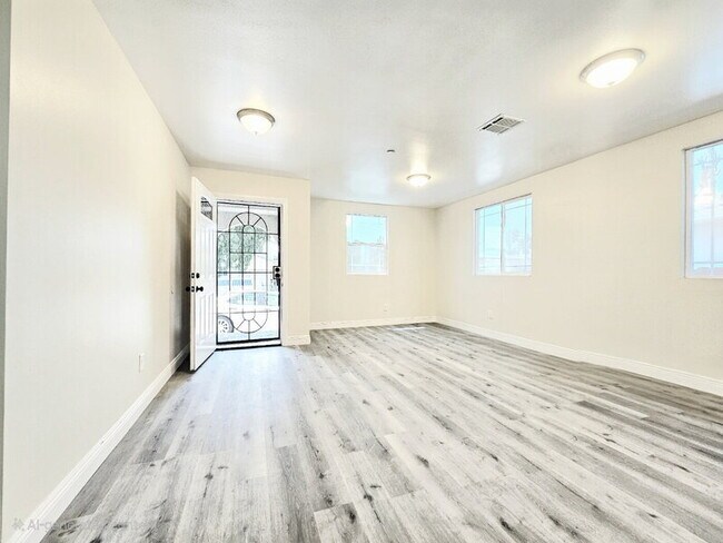 Foto del edificio - 321 E 103rd St