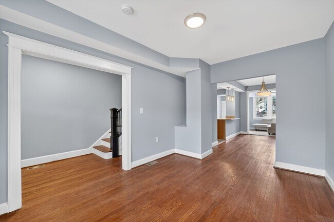 Building Photo - Gorgeous 4br/2ba in Brookland with Parking!